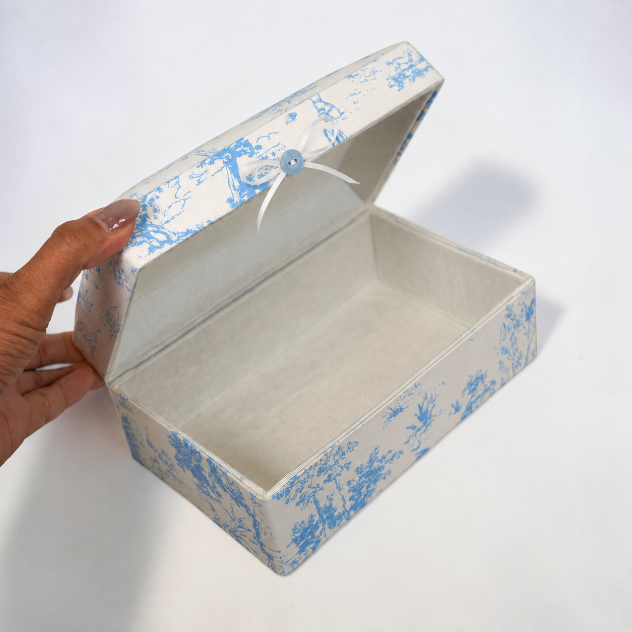 Heirloom Hounds Toile – Small Baby Keepsake Box