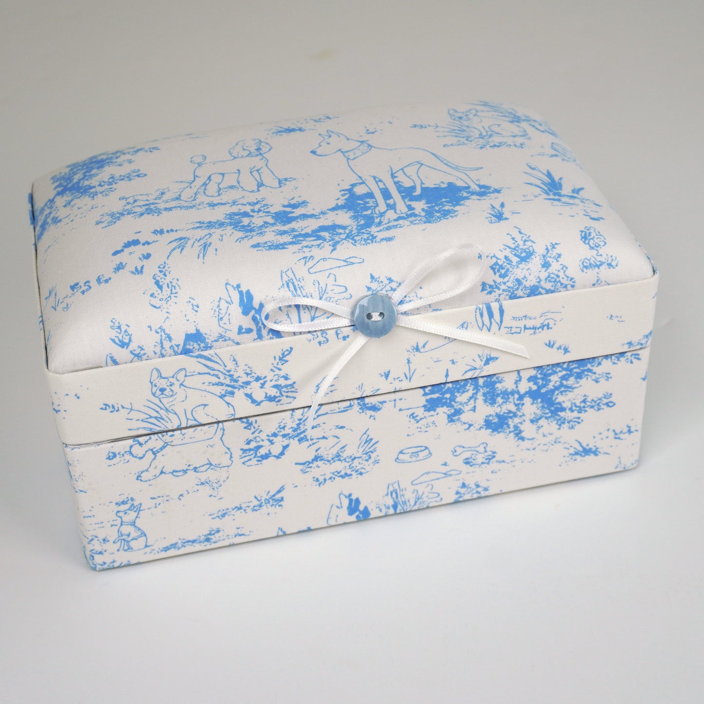 Heirloom Hounds Toile – Small Baby Keepsake Box
